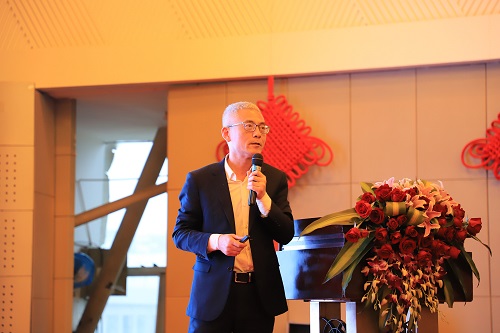 陈昕.jpg 陈昕.jpg